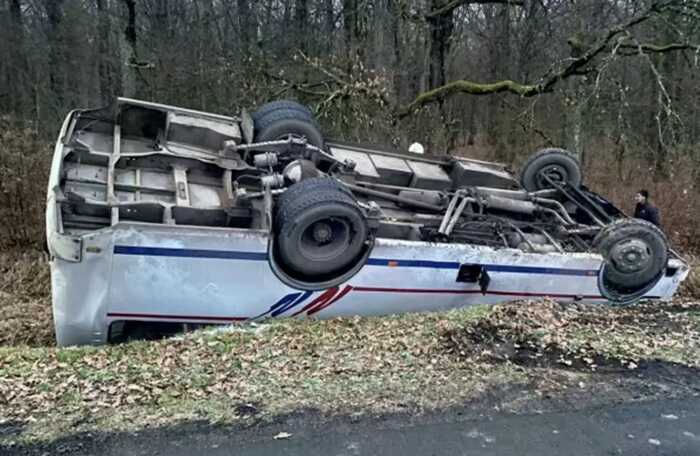 На Закарпатті перекинувся автобус із пасажирами, є постраждалі