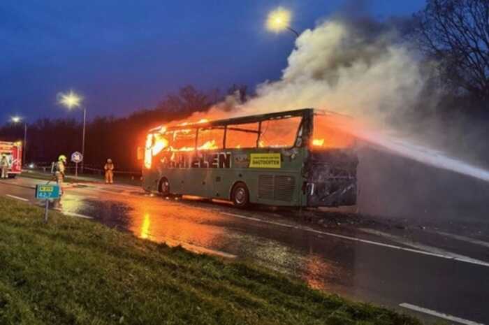 У Нідерландах загорівся автобус з учнями