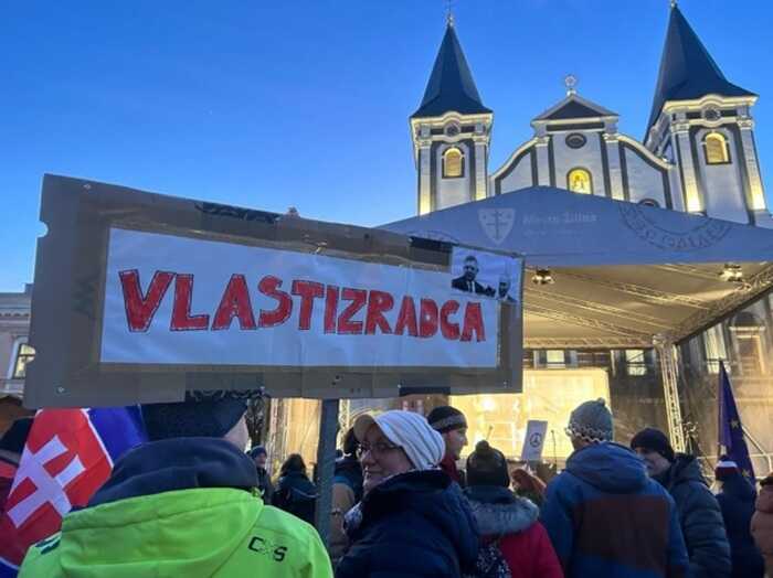 У Словаччині тривають масштабні протести проти уряду Роберта Фіцо