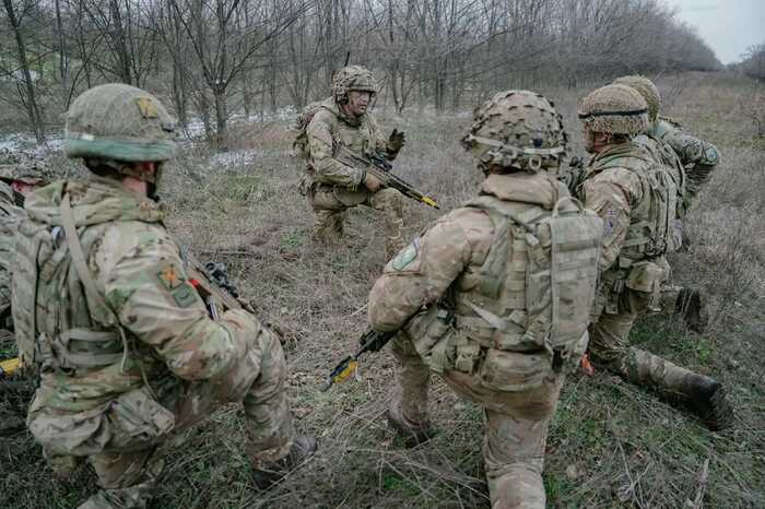 Близько 15 країн готові надати миротворців для розгортання в Україні – Bloomberg