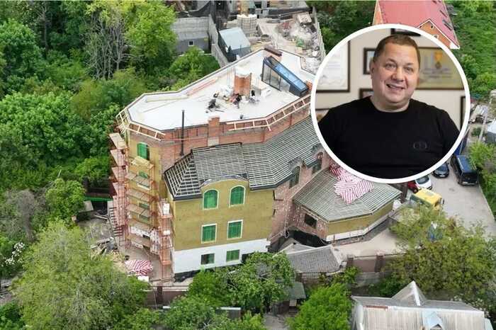 Журналісти показали будинок підрядника МОУ Мітрохіна з мансардою та видом на Батьківщину-матір, який було виведено з-під арешту